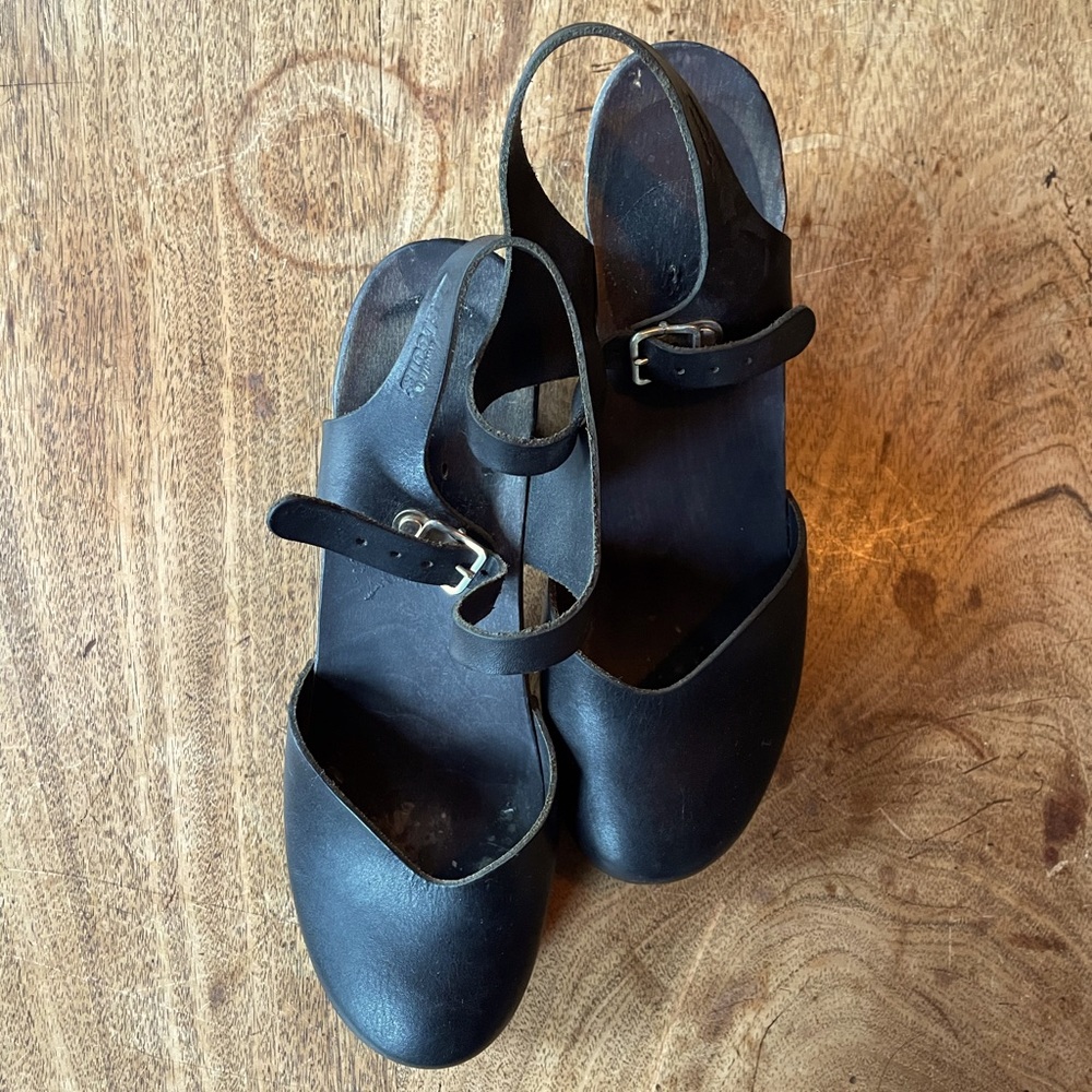 Swedish Hasbeens Black leather clogs size 41